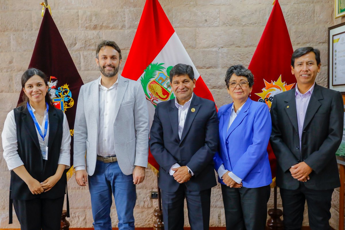🤝 En busca de establecer las estrategias de formalización que atiendan la demanda y oferta de trabajo de los migrantes a nuestra región, el gobernador regional de Arequipa, Rohel Sánchez Sánchez, se reunió con el representante adjunto de la <a href="/OIM_Peru/">OIM Perú</a> y <a href="/mmandrile/">Matteo Mandrile</a>.