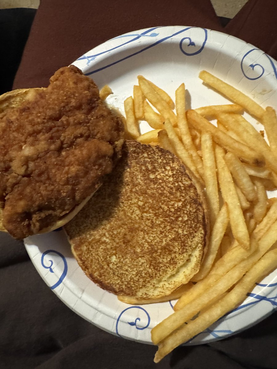 <a href="/McDonalds/">McDonald's</a> WHY YALL PUT NO SAUCE ON MY SPICY MCCRISPY