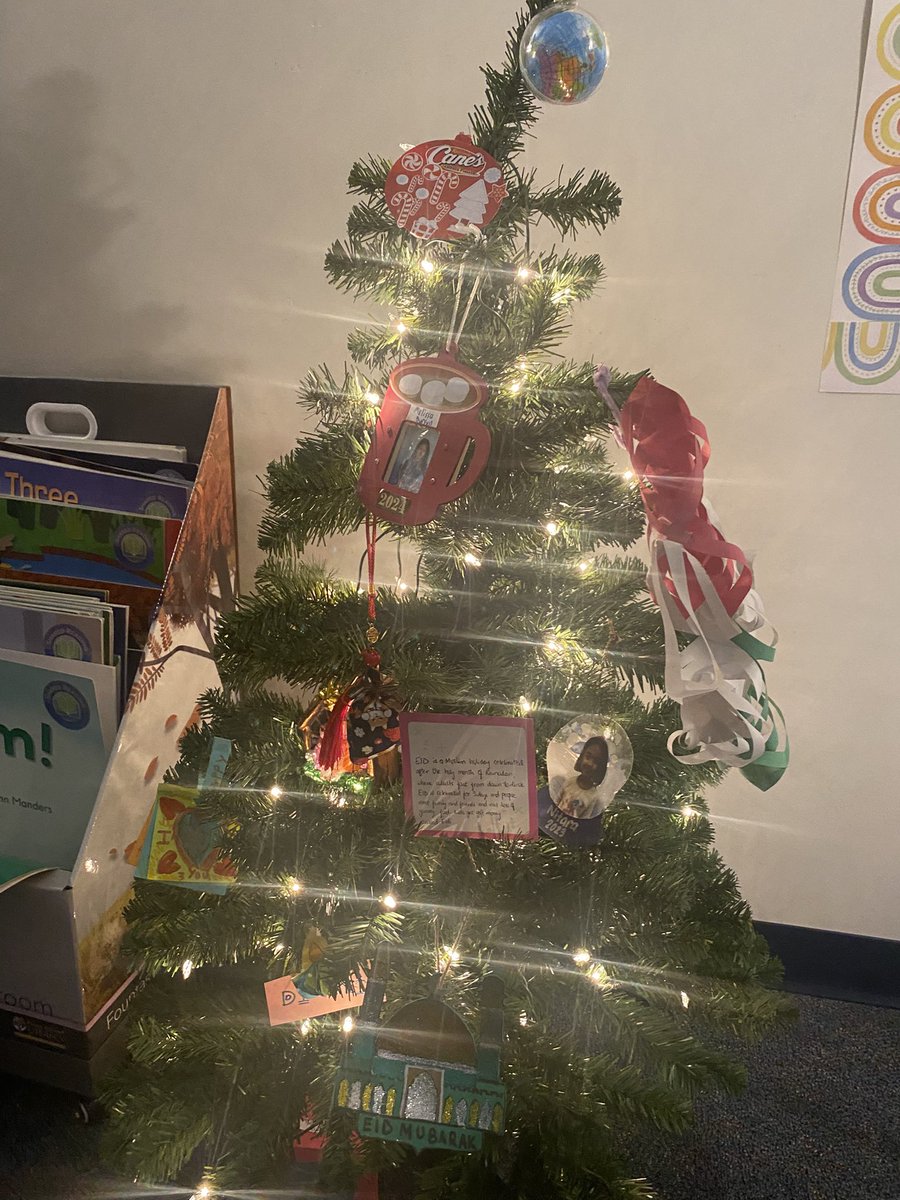 mscarolinehill's tweet photo. Firsties are studying celebrations around the world! We started decorating a culture tree to represent each holiday we study and what students celebrate at home. Happy Holidays Huskies! @CVME_Huskies @CVME_1st https://t.co/XcxtmiksTt