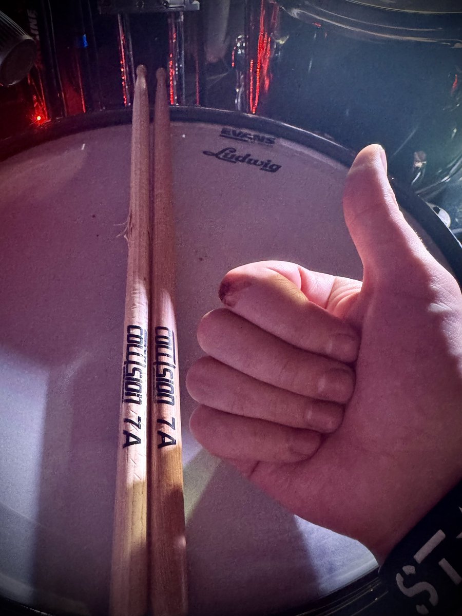 TommyKubiski's tweet image. Happy Monday, everybody! I hope you all and your families have a wonderful week ahead. Been a busy one for me but I can’t complain, it’s good to be back (screw hand &amp;amp; all 🦾). Enjoy the day! 🤘🏻

@GhostNoteRec_ 
.
.
.
#HappyMonday #HaveAGreatDay #HaveAGreatWeek