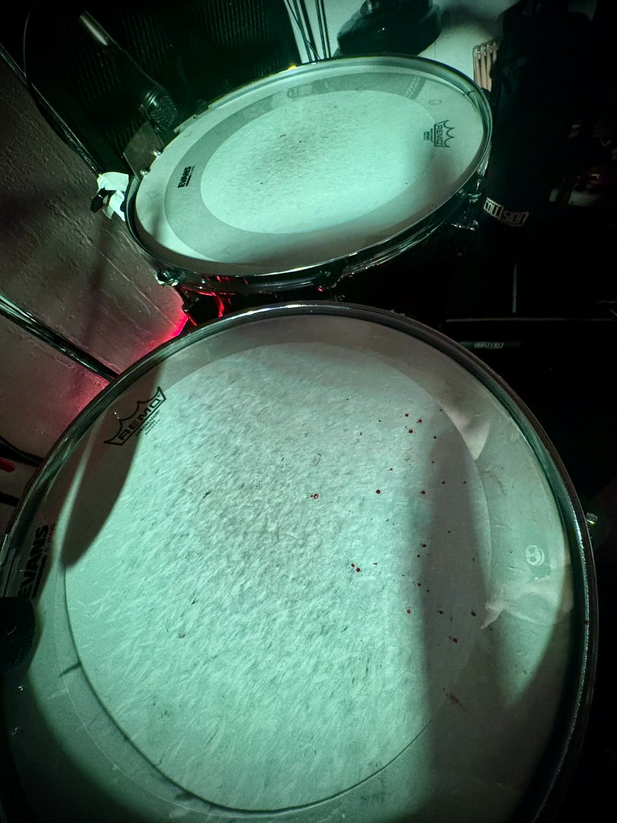 TommyKubiski's tweet image. Happy Monday, everybody! I hope you all and your families have a wonderful week ahead. Been a busy one for me but I can’t complain, it’s good to be back (screw hand &amp;amp; all 🦾). Enjoy the day! 🤘🏻

@GhostNoteRec_ 
.
.
.
#HappyMonday #HaveAGreatDay #HaveAGreatWeek