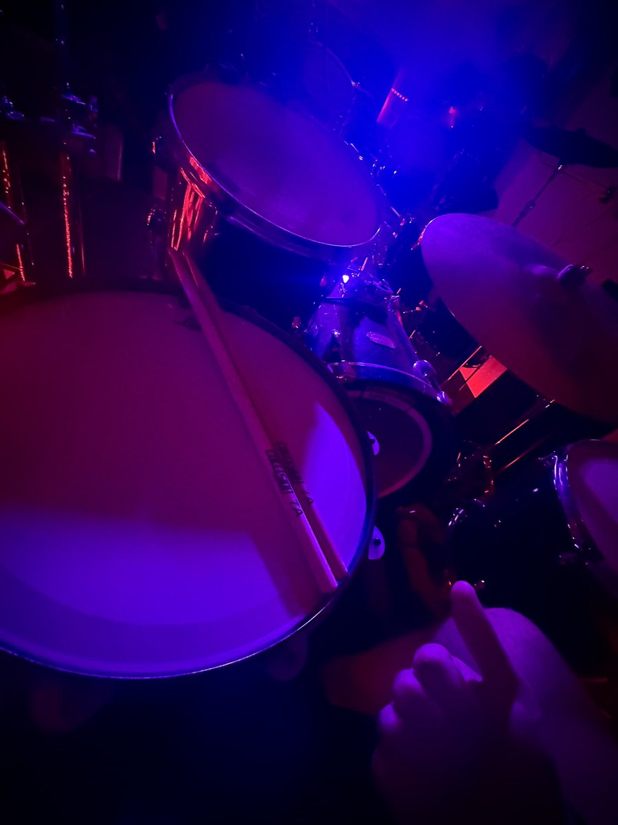 TommyKubiski's tweet image. Happy Monday, everybody! I hope you all and your families have a wonderful week ahead. Been a busy one for me but I can’t complain, it’s good to be back (screw hand &amp;amp; all 🦾). Enjoy the day! 🤘🏻

@GhostNoteRec_ 
.
.
.
#HappyMonday #HaveAGreatDay #HaveAGreatWeek