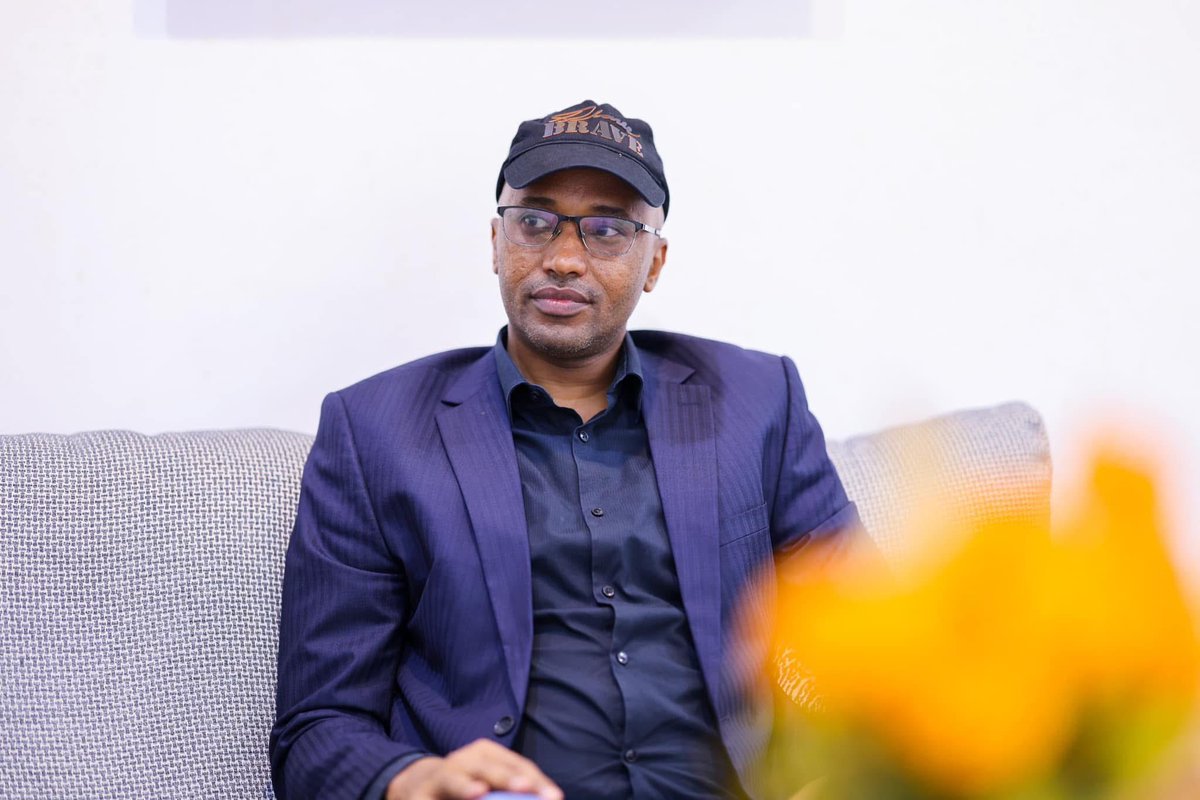 The <a href="/AqalkaSare/">The Senate of Somalia</a> Speaker Abdi Hashi and 2nd Deputy Speaker Abdullahi Ali met with the #OC and #ICRIC to review progress on the constitutional review process. They were briefed on #Phase1 outcomes and proposed amendments to Chapters 5-9, now in #Phase2.
#PublicConsultation
#UpperH