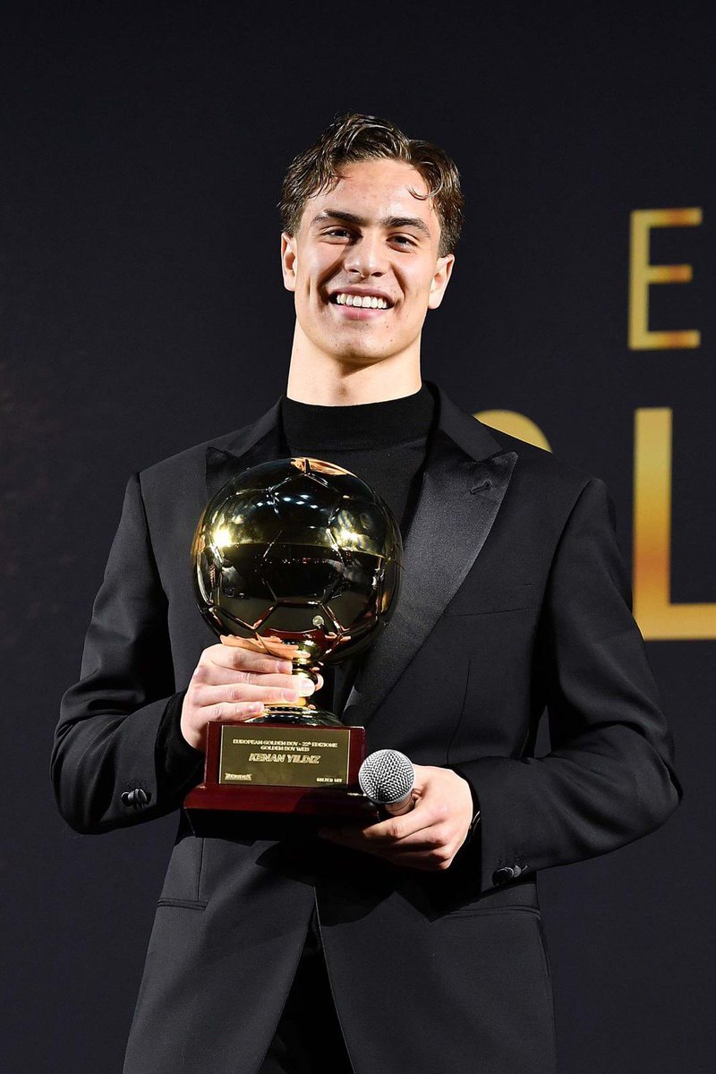 ⚪️⚫️🇹🇷 Kenan Yildiz receives the Golden Boy Web Award in Turin by Tuttosport.

Paul Scholes also spent nice words for Kenan last week after Man City game ✨