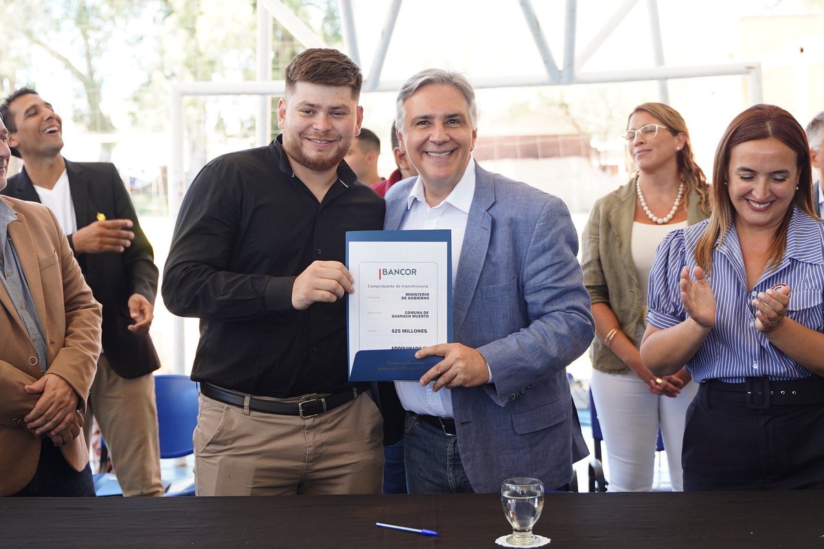 gobdecordoba's tweet photo. También entregamos fondos provenientes del #FOCOM, claves para la concreción de importantes #obras de #infraestructura en #Tuclame, #BañadoDeSoto, #LaBatea, #GuanacoMuerto, #ElBrete, #CruzDeCaña, #AltoDeLosQuebrachos, #LasPlayas, #LosChañaritos, #MediaNaranja, #LaHiguera y #LasCañadas. 🏗️
#SeguimosHaciendo #CórdobaNoPara