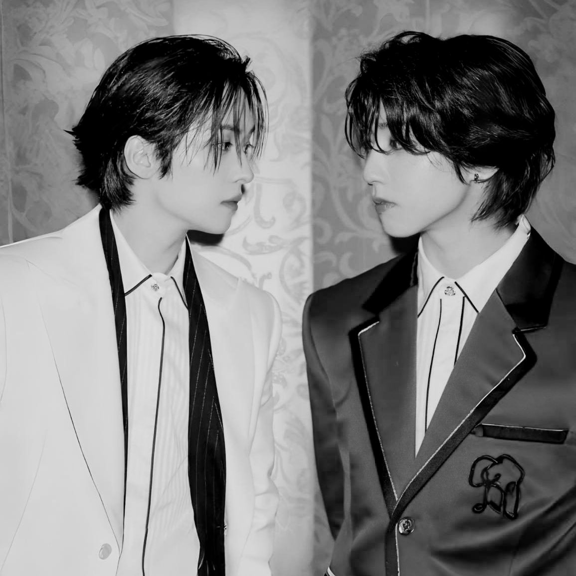 “ New member ” | Hyunlix Minsung Au

¿Que pasaría si la banda más famosa se envuelve en un problema al enterarse que cuatro de sus miembros están esperando un hijo? 
Nada será fácil para ellos… 

Mini Au.