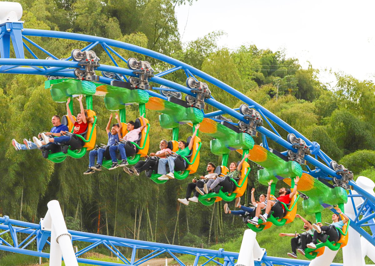 AcolapColombia's tweet photo. 🚀 ¡Colombia hace historia con su primera montaña rusa invertida! 🎢
El @parquedelcafe lanza #AVIX, una atracción única ¡sus pies al aire! 🦅💨
Felicitamos al Parque del Café por este hito en el turismo y entretenimiento de Colombia.
#TurismoEnColombia #Acolap #ParqueDiversión https://t.co/0O4RqoKLRf