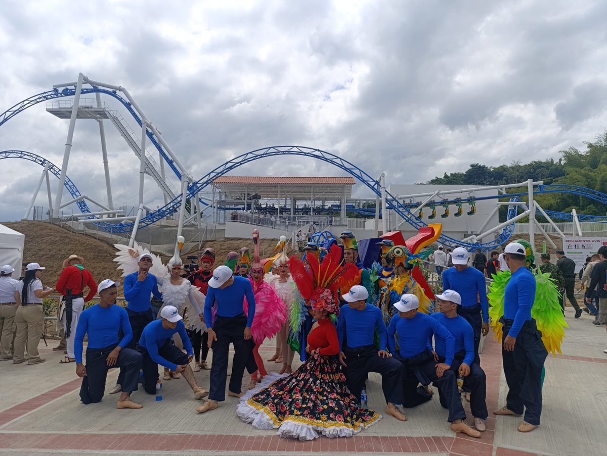 AcolapColombia's tweet photo. 🚀 ¡Colombia hace historia con su primera montaña rusa invertida! 🎢
El @parquedelcafe lanza #AVIX, una atracción única ¡sus pies al aire! 🦅💨
Felicitamos al Parque del Café por este hito en el turismo y entretenimiento de Colombia.
#TurismoEnColombia #Acolap #ParqueDiversión https://t.co/0O4RqoKLRf