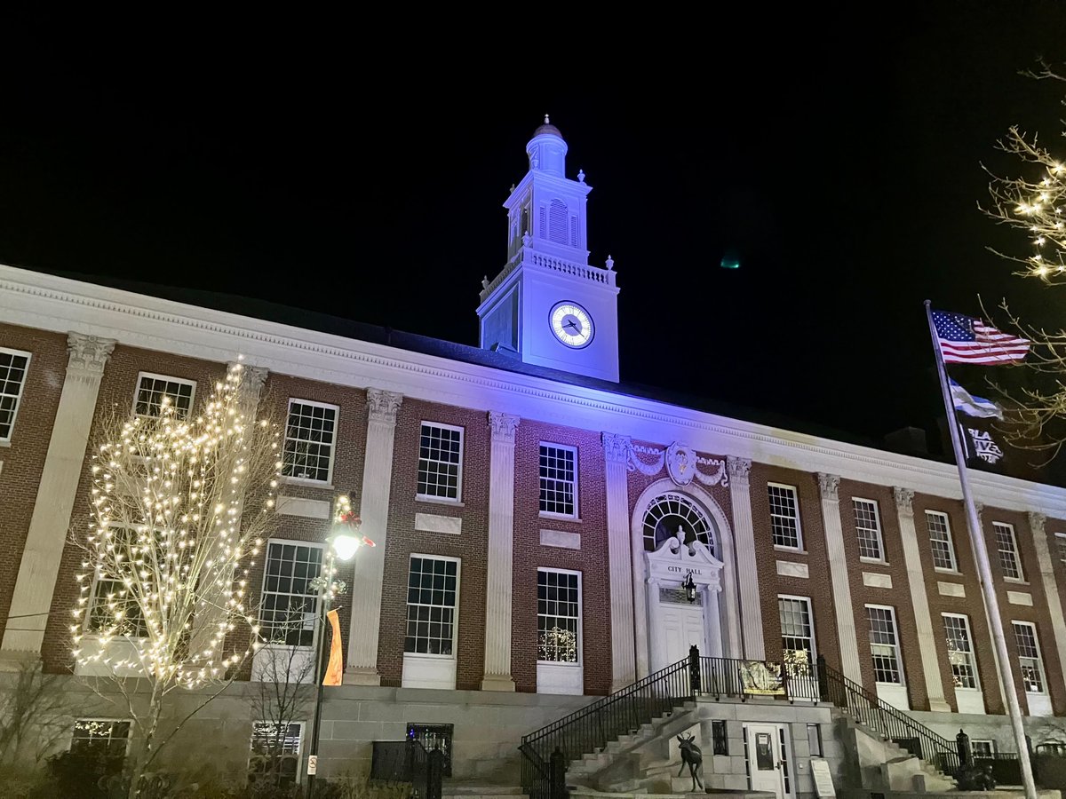 WhatWorksCities's tweet image. Hello, Burlington, Vermont! 👋 

Thank you for having us, @BTVStat! It was so exciting and energizing to hear how Burlington is prioritizing data in housing, economic development, emergency response and more.