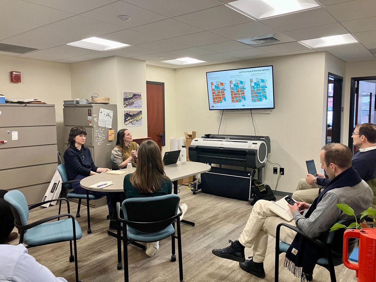 WhatWorksCities's tweet image. Hello, Burlington, Vermont! 👋 

Thank you for having us, @BTVStat! It was so exciting and energizing to hear how Burlington is prioritizing data in housing, economic development, emergency response and more.