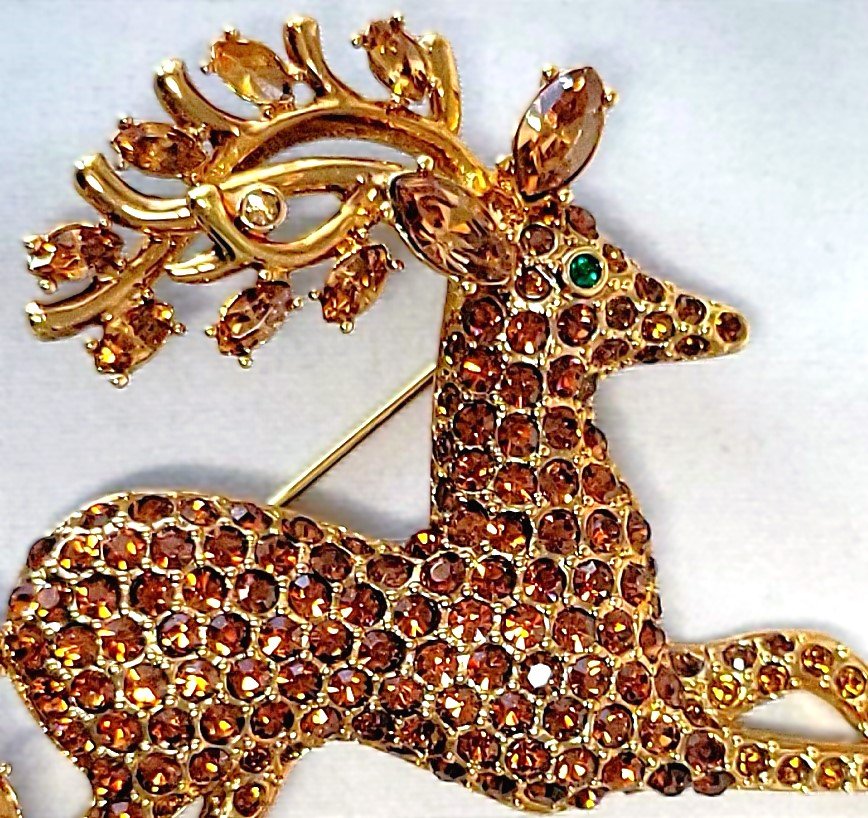 KimAllegrezza's tweet photo. Order today-receive by Christmas RARE vintage Nolan Miller Pave Topaz Reindeer Pin
Visit DIAMONDGIRLDELIGHTS on Etsy for all last minute gifts! #lastminutegifts #Christmasgifts #christmasshopping #vintage #jewelry #DiamondGirlDelights #EtsyShop #Christmas  https://t.co/NEZzBfQ5mQ https://t.co/kchOKA0fKn