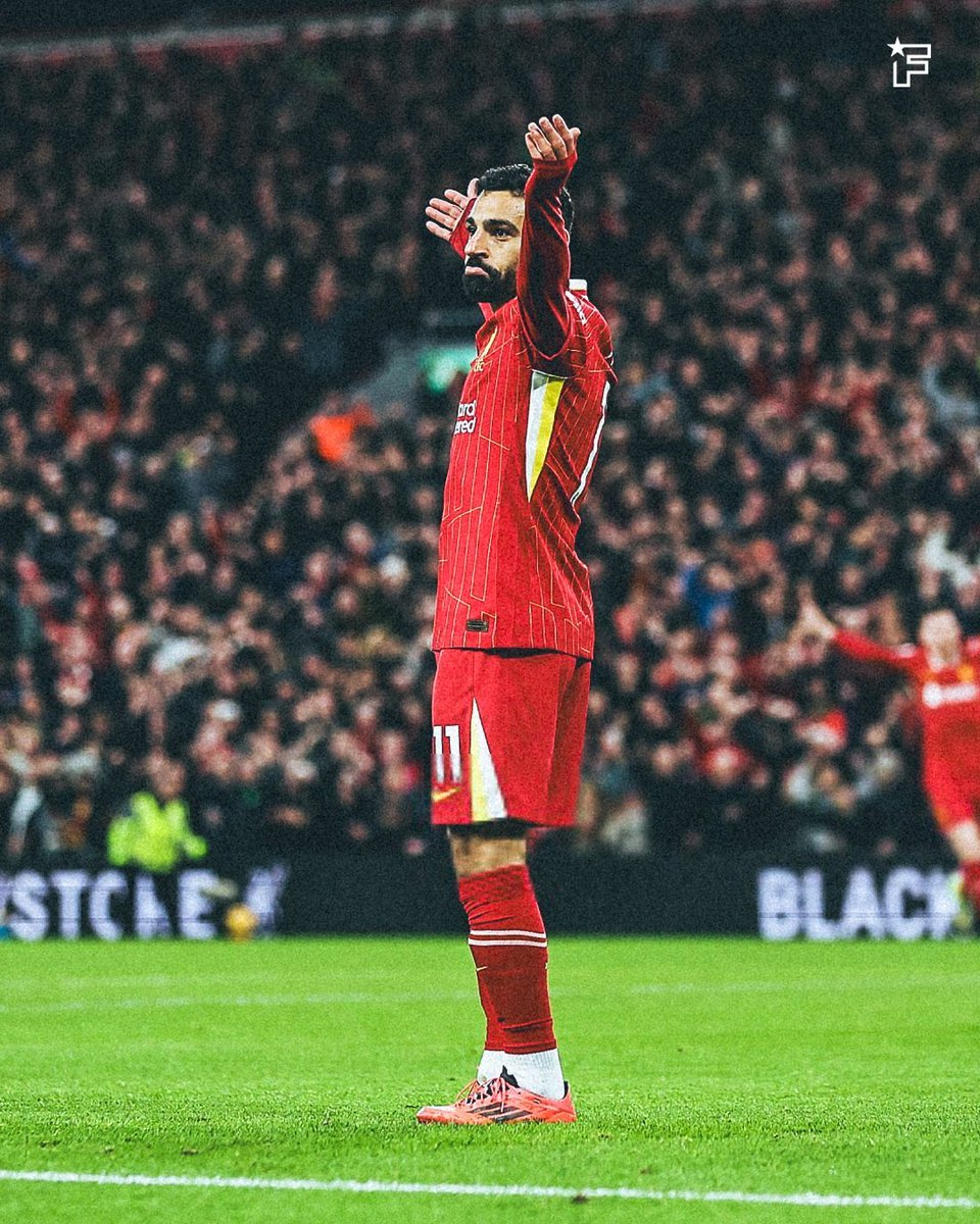 footmercato's tweet photo. Maintenant que la cérémonie est passée, on peut parler de cet homme qui a été LITTÉRALEMENT OUBLIÉ… 

Il a tellement choqué qu'il doit accomplir 4 fois plus que les autres. 🤷🏽‍♂️🇪🇬 https://t.co/VvX3XyHtBb