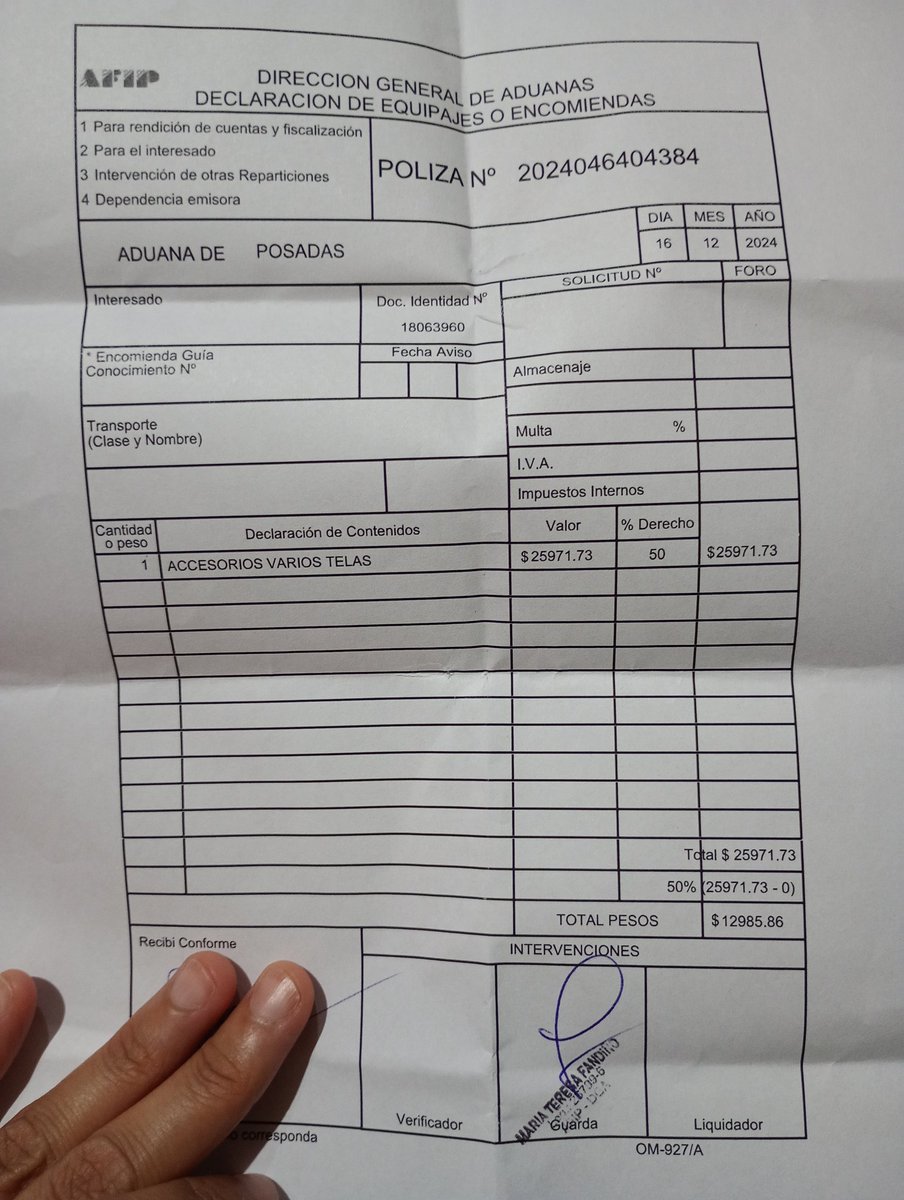 Me fui a Encarnación, tuve que pagar el 50 por ciento de lo gasté en telas. Le dije que no tenía y me dijo que me iba a decomisar. Mientras atrás mío pasaba gente sin ese segundo control. TELAS.