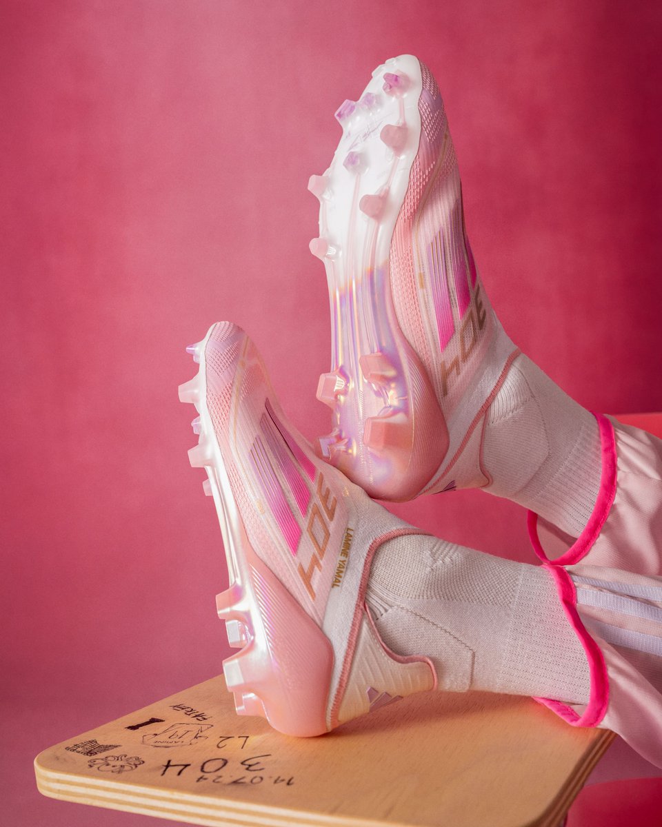brfootball's tweet photo. Lamine Yamal gets his first signature boot, the limited edition adidas F50 ‘LY304’ 👨‍🎓

It celebrates his incredible breakout year, from graduating high school to winning Euro 2024, the Kopa Trophy and the Golden Boy award.

And in honor of his hometown postal code, only 304 pairs will be sold worldwide.