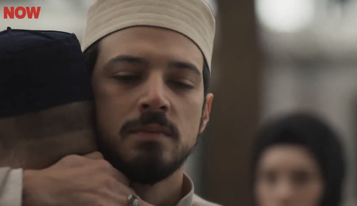 eshxrrr's tweet photo. umm actually cüneyd 👉🏽👈🏽, i don’t want you to hug zeynep anymore. cuz ur gonna give her an awkward hug like this one 🥴 andddd, she deserves a hug from ME not you, after you left her like that, sorry not sorry. i’ll step up and be a better husband 🫡 xx 

#cünzey #kizilgoncalar https://t.co/FhyuT9RaCK