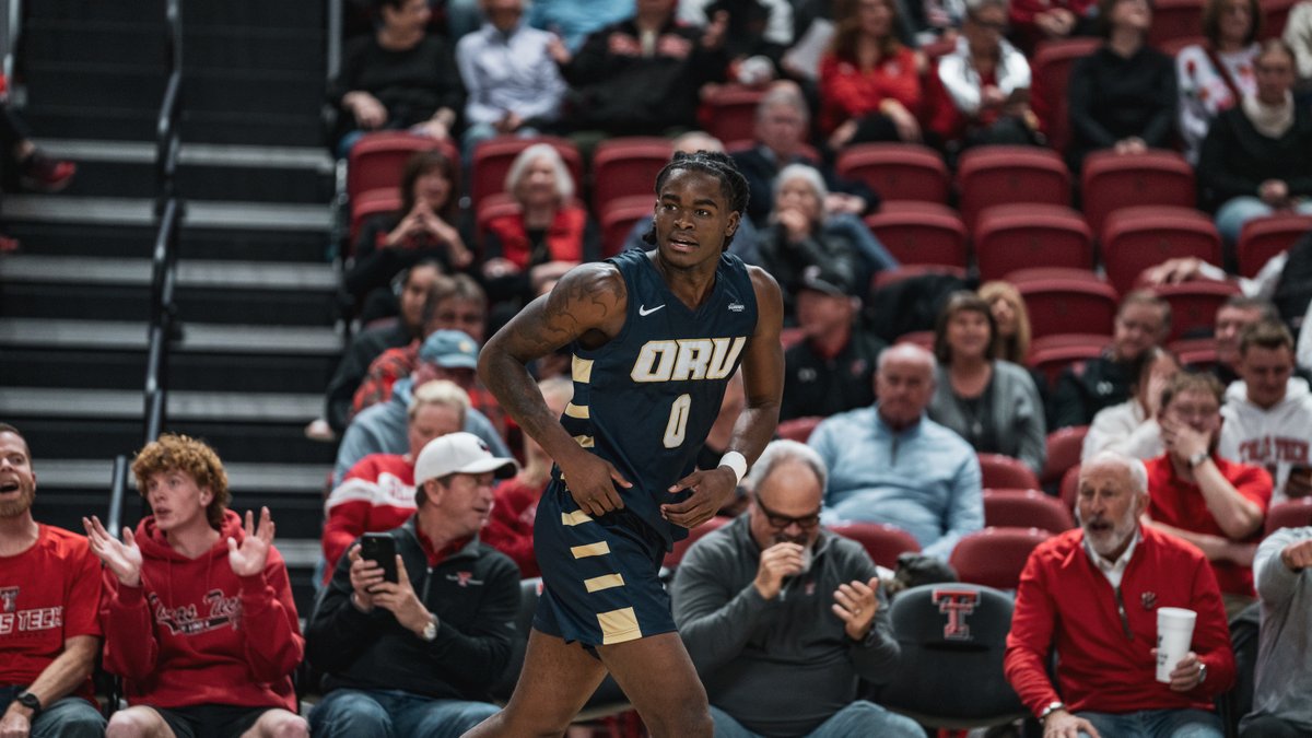 Career-high 19 points for the freshman 🔥

<a href="/jojoxmoore/">Jojo Moore</a> | #GoldenStandard