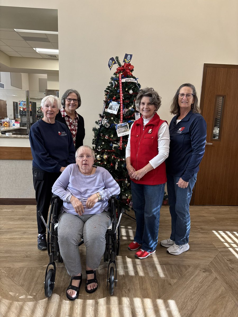 OcoeeDar's tweet photo. Ocoee Chapter members decorated a Christmas tree at  Tenn State Veterans Home in Cleveland, TN with the assistance of Vietnam Vet Deborah Guinn. The tree was decorated in the theme celebrating the 250th Anniversary of the U. S. Navy. https://t.co/CkWLIwVz03