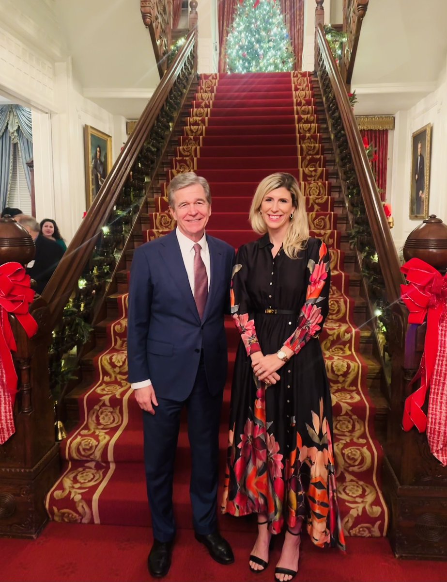 Thank you, <a href="/RoyCooperNC/">Roy Cooper</a>, for your service to our great state! 🇺🇸 #ncpol