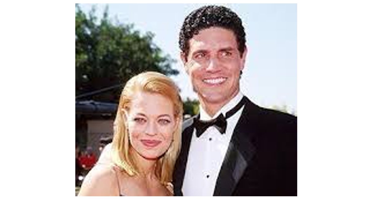 mk77_williepete's tweet image. Face facts. In the arena of old school Iron Curtain communist kompromat, both on, and in the alley behind the &apos;Court&apos;, Skeevy McPornstache #DavidAxelrod knows what it takes to be a &apos;playah&apos;.
amirite? As this... fetid #pustule @davidaxelrod presumes some moral high ground.