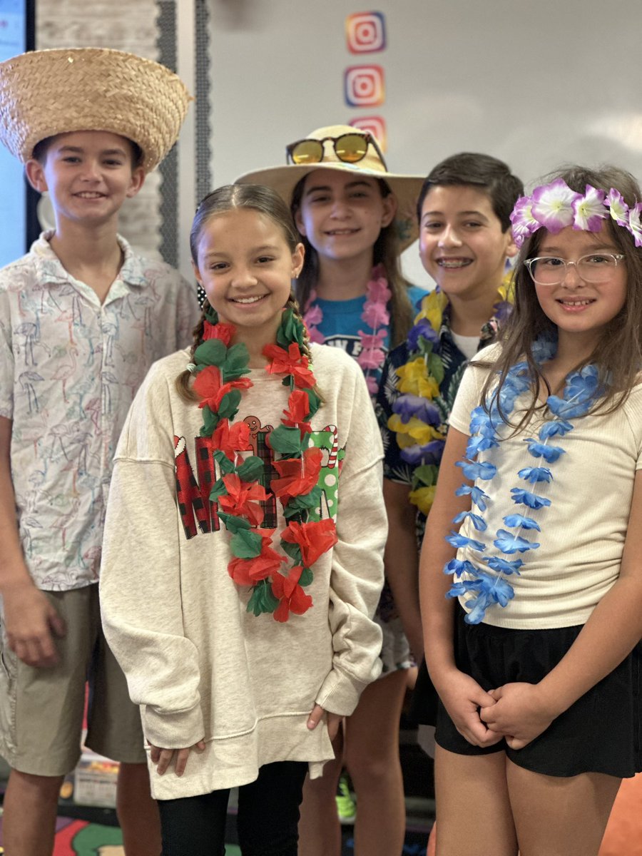 Mele Kalikimaka! Getting in the Christmas spirit! <a href="/MMorrisonMEd/">Misti Morrison M.Ed</a> <a href="/HumbleISD_SFE/">Shadow Forest Elem</a>