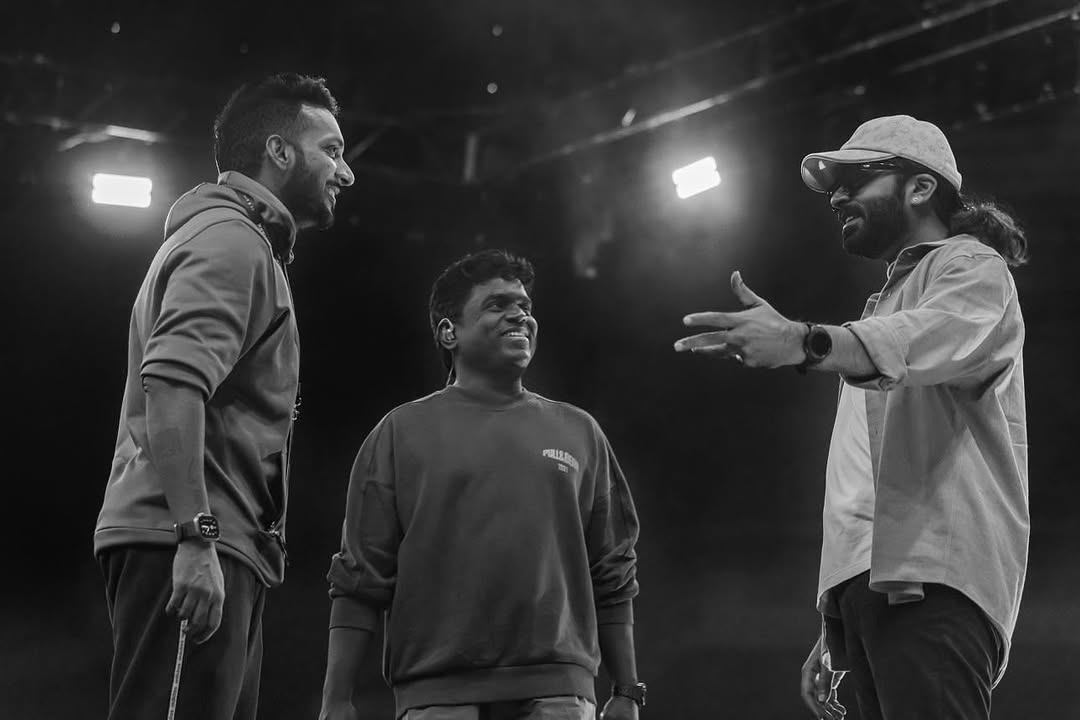 iam_nirush's tweet photo. Thalaivan with @dancersatz during #YuvanLiveInConcertSingapore . Happy to see them together after long time, hope for new collab in movie soon.

#PrimarkYuvanLiveInConcert @thisisysr  #SilambarasanTR #Atman https://t.co/muwr5AiZbr