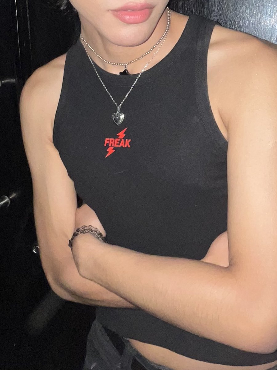 me veia bien lindo con este tank top :,)