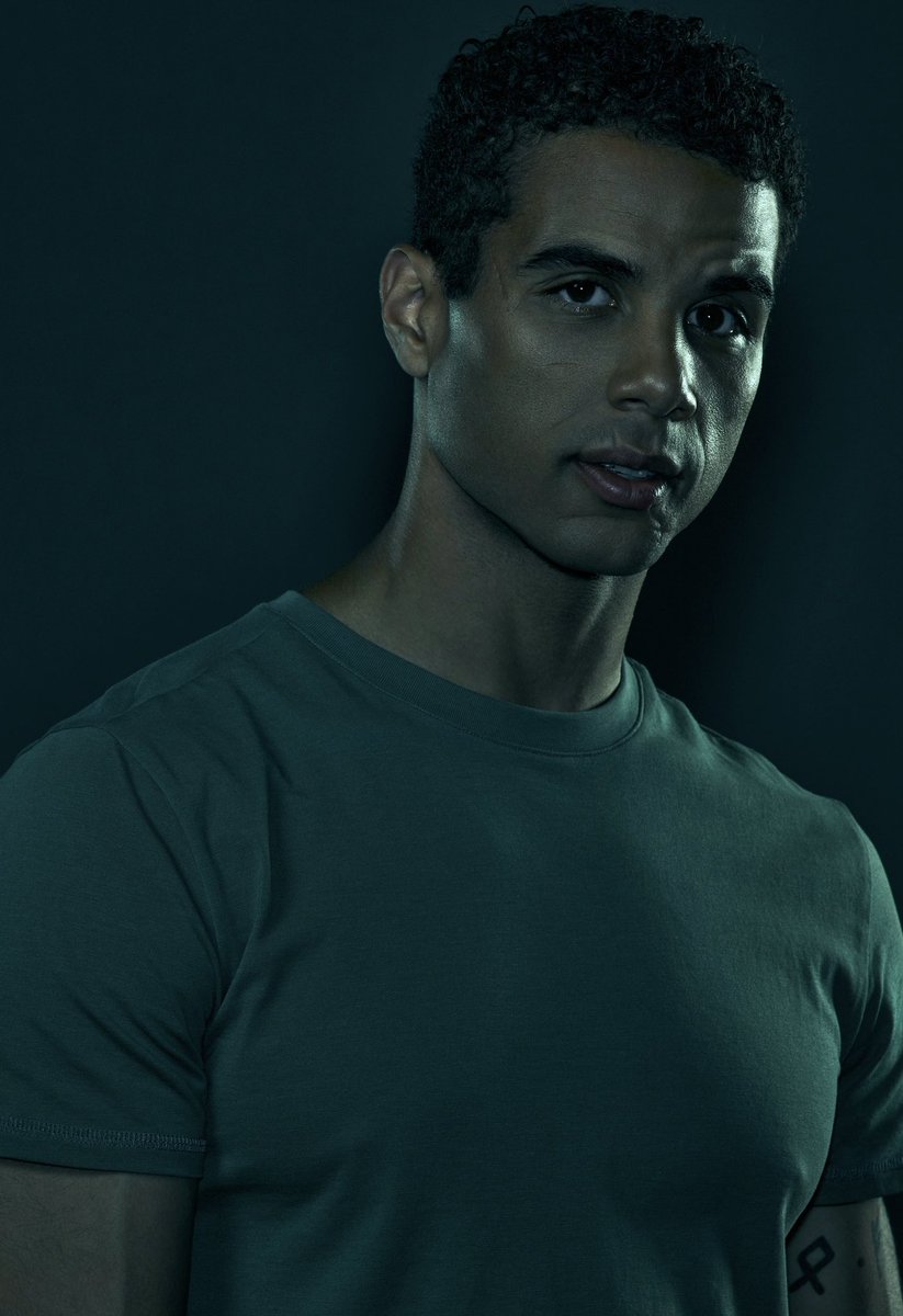 stargirlvibes's tweet image. I love Chad Meeks-Martin but let’s be honest, he has no logical storyline for Scream 7. No love interest Tara, no (so far) twin sister Mindy returning, like he ain’t even close with Sidney what will he be doing ??