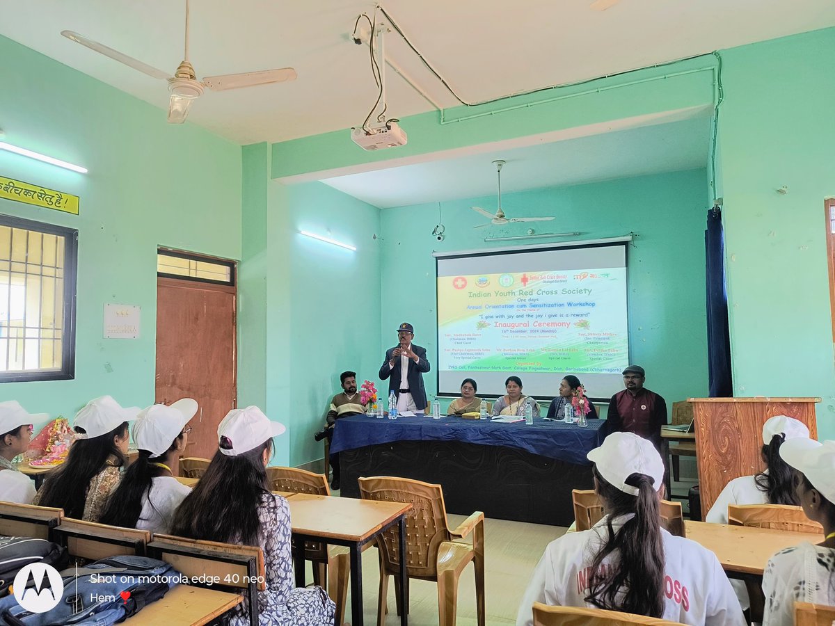 Vicky_Nss_vol83's tweet photo. A one day workshop was organized by @DBNSSPO Officer of IYRCS of @NSSUFNGCFCG in which the chief guest was Mrs. Madhubala Ratre, presided over by Mrs.Shweta Mishra and the very special guests were Mrs. Pushpa Sahu and Mr. Roman Lal Sahu. https://t.co/NUgXQpTOw0