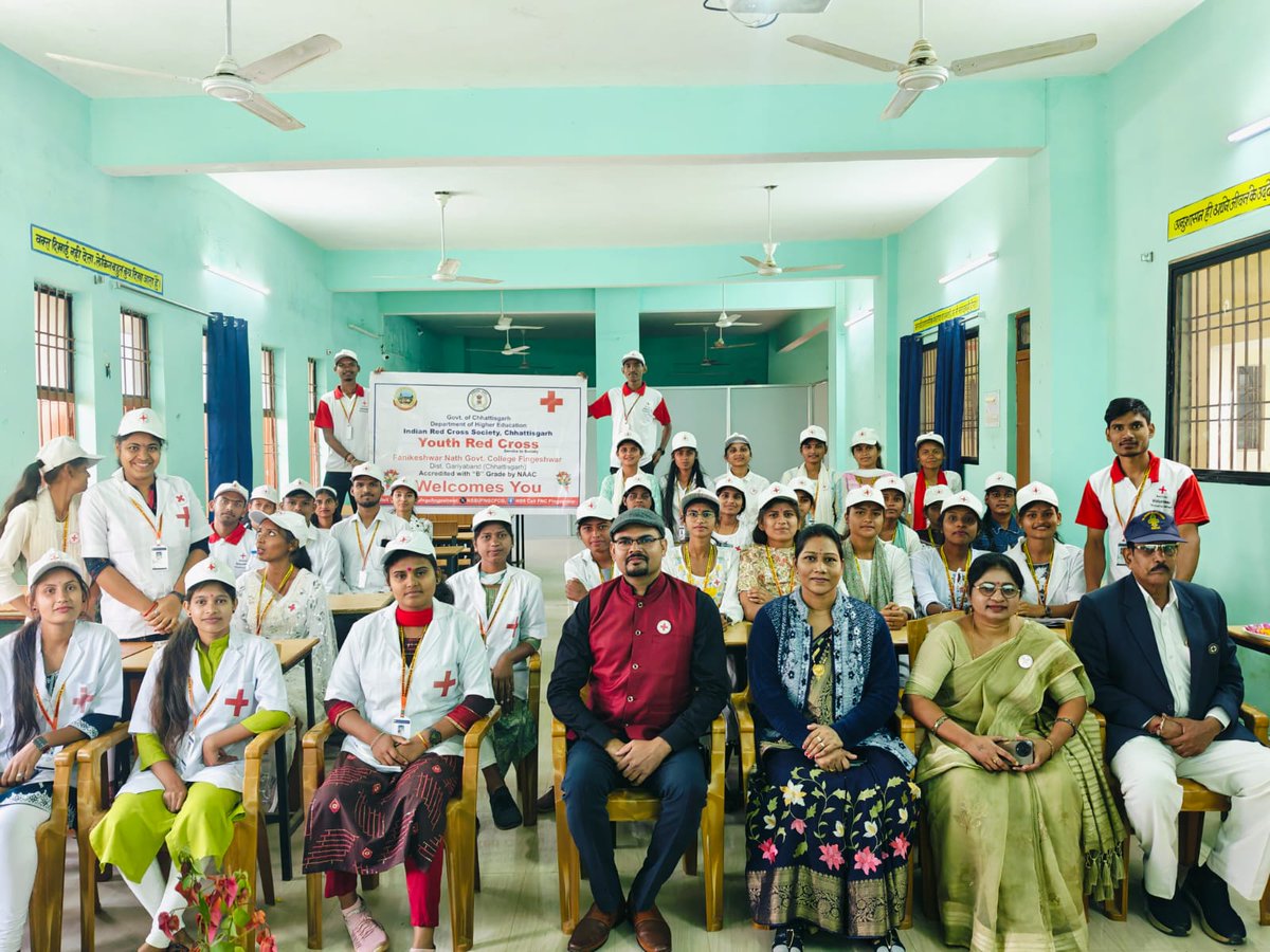 Vicky_Nss_vol83's tweet photo. A one day workshop was organized by @DBNSSPO Officer of IYRCS of @NSSUFNGCFCG in which the chief guest was Mrs. Madhubala Ratre, presided over by Mrs.Shweta Mishra and the very special guests were Mrs. Pushpa Sahu and Mr. Roman Lal Sahu. https://t.co/NUgXQpTOw0