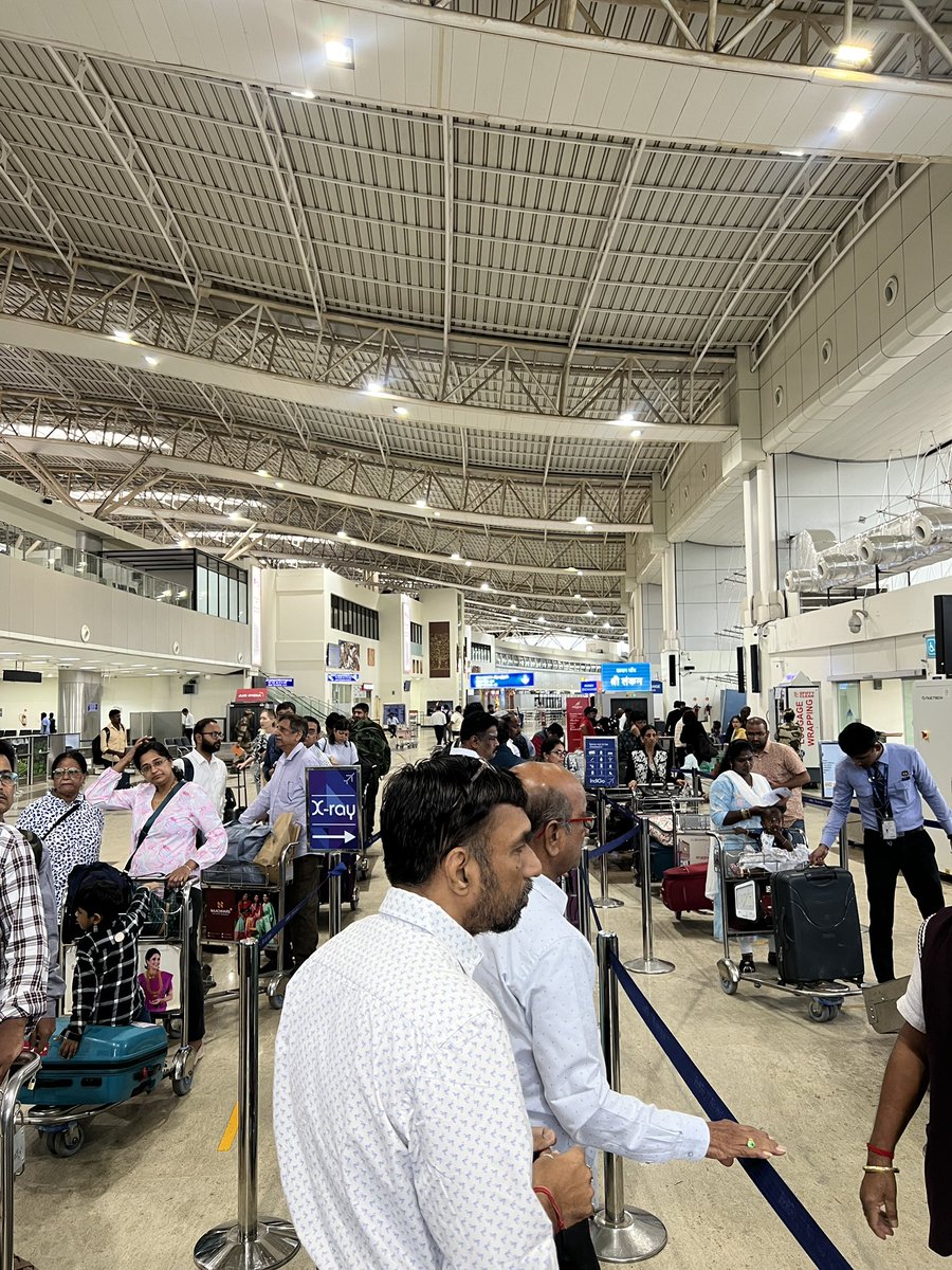 kcprithvi11's tweet photo. @IndiGo6E X-ray has an ultra long queue @madurai airport, waiting since 15 mins to get my bag scanned. @AAI_Official kindly ensure you have enough baggage scanners &amp; staff. Private bus travels feels effortless &amp; organised in comparison to Indigo Airlines which is not at all 6E https://t.co/XRGiHXjARP