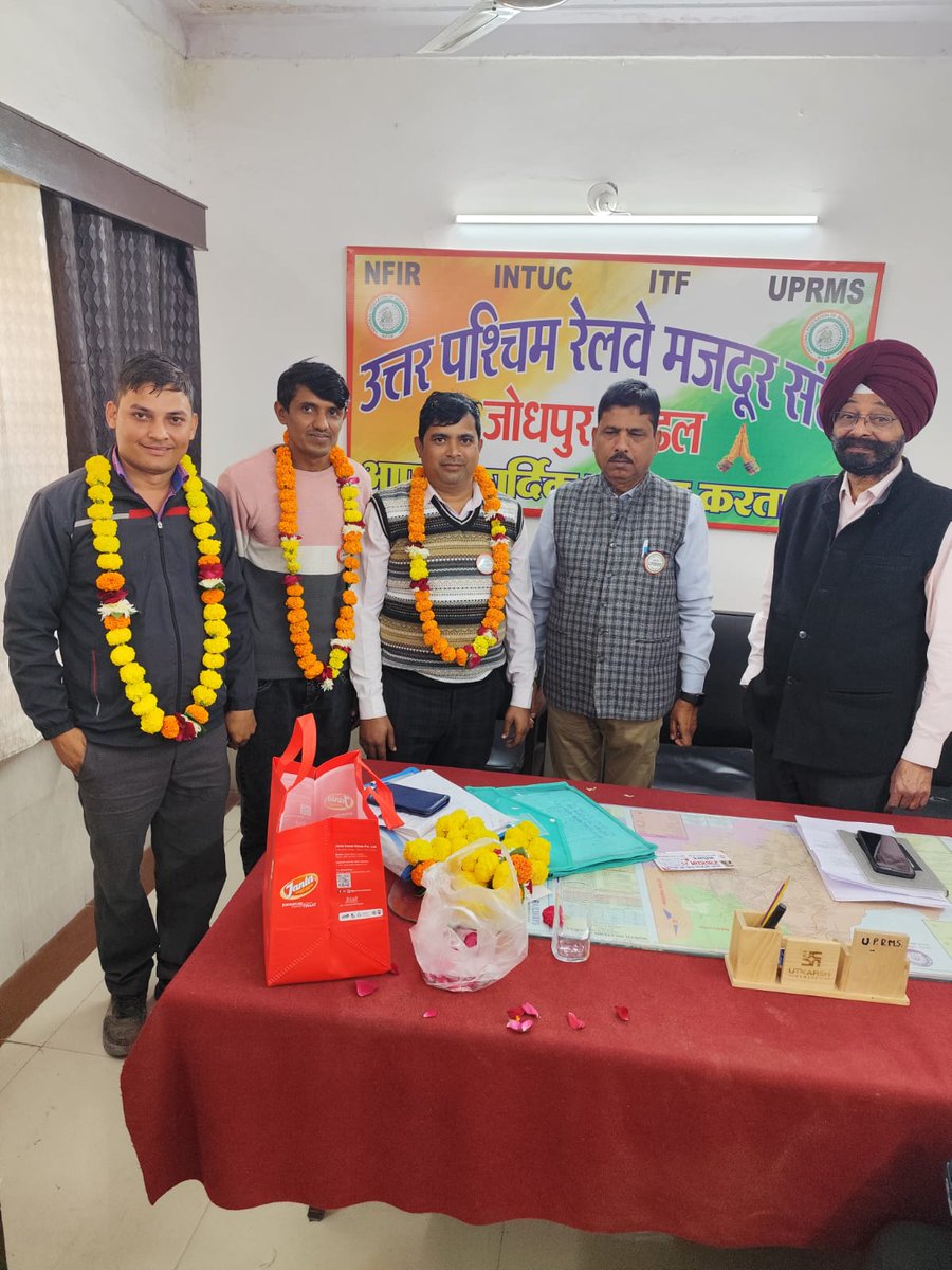 संघर्ष नहीं जिनके जीवन में वो भी बहुत अभागें है।
या तो उन्होंने प्रण को छोड़ा है या फिर रण से भागे है।
*We Want only OPS*
#NoNPS_NoUps_onlyOPS 
#पुरानी_पेंशन_बहाल_करो 
<a href="/vijaykbandhu/">Vijay Kumar Bandhu</a> 
<a href="/Aamitabh2/">Amitabh Agnihotri</a> 
<a href="/YOGENDRAYA82391/">YOGENDRA YADAV</a>
<a href="/Hlmeena6/">Heeralal Abhanari</a>
#NoNPS_NoUPS_OnlyOPS