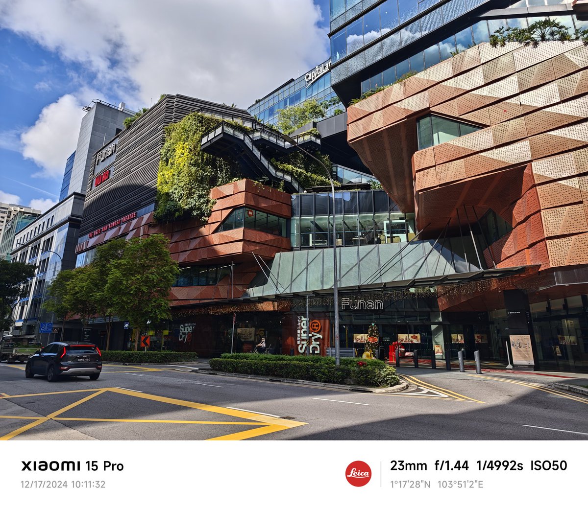 fsenada's tweet photo. Check it out... 1st Official Xiaomi Store in Singapore... Lots of goodies for the Xiaomi Fans... #Funan #Singapore https://t.co/eRH3YBgxOk