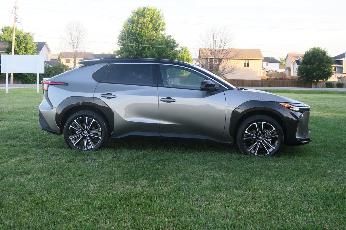TechMobilityPod's tweet photo. This week, I share my impressions of the all-new 2024 Toyota bz4X EV. Click the link below to find out how it stacks up. https://t.co/BsdZ6JkmKY
Toyota Motor Corporation #toyota #toyotaEV #toyotabz4x #subarusolterra #ohwhatafeeling #letsgoplaces #techmobilitytopics #car #cars #toyotalife #sustainability #climatechange #alternativefuels #techmobilitypod #carsoftwitter