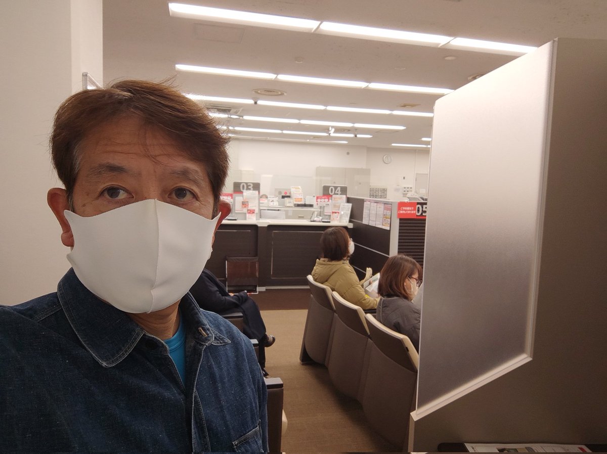 highwaydolphin's tweet photo. アプリなのロック解除で窓口に越させる銀行って今時どうよ！ https://t.co/wzS5fUZniR