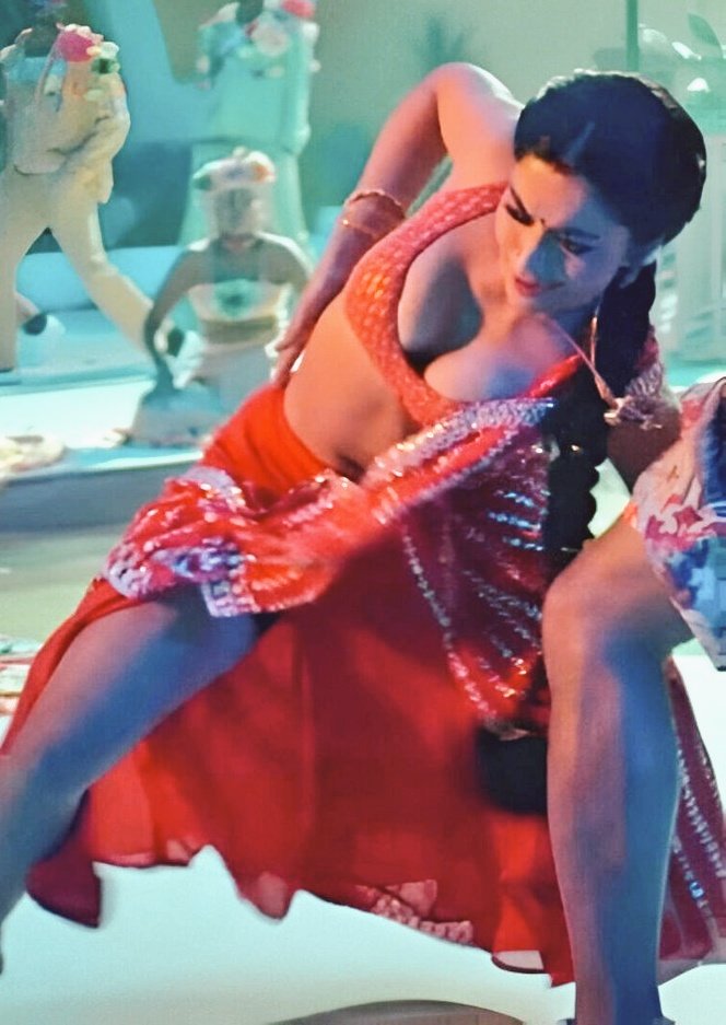 Erratic_Engima's tweet photo. Rashmika Mandana,
 it's hot 🔥 🥵🥵🤤
#Peelings song  video Hotness 
Viral fever always 🔥 😍♥️

#RashmikaMandanna #Prabhas
#KapilSharma #Retire
#TheRajaSaab #Bitcoin #MARK https://t.co/valLshb28Y