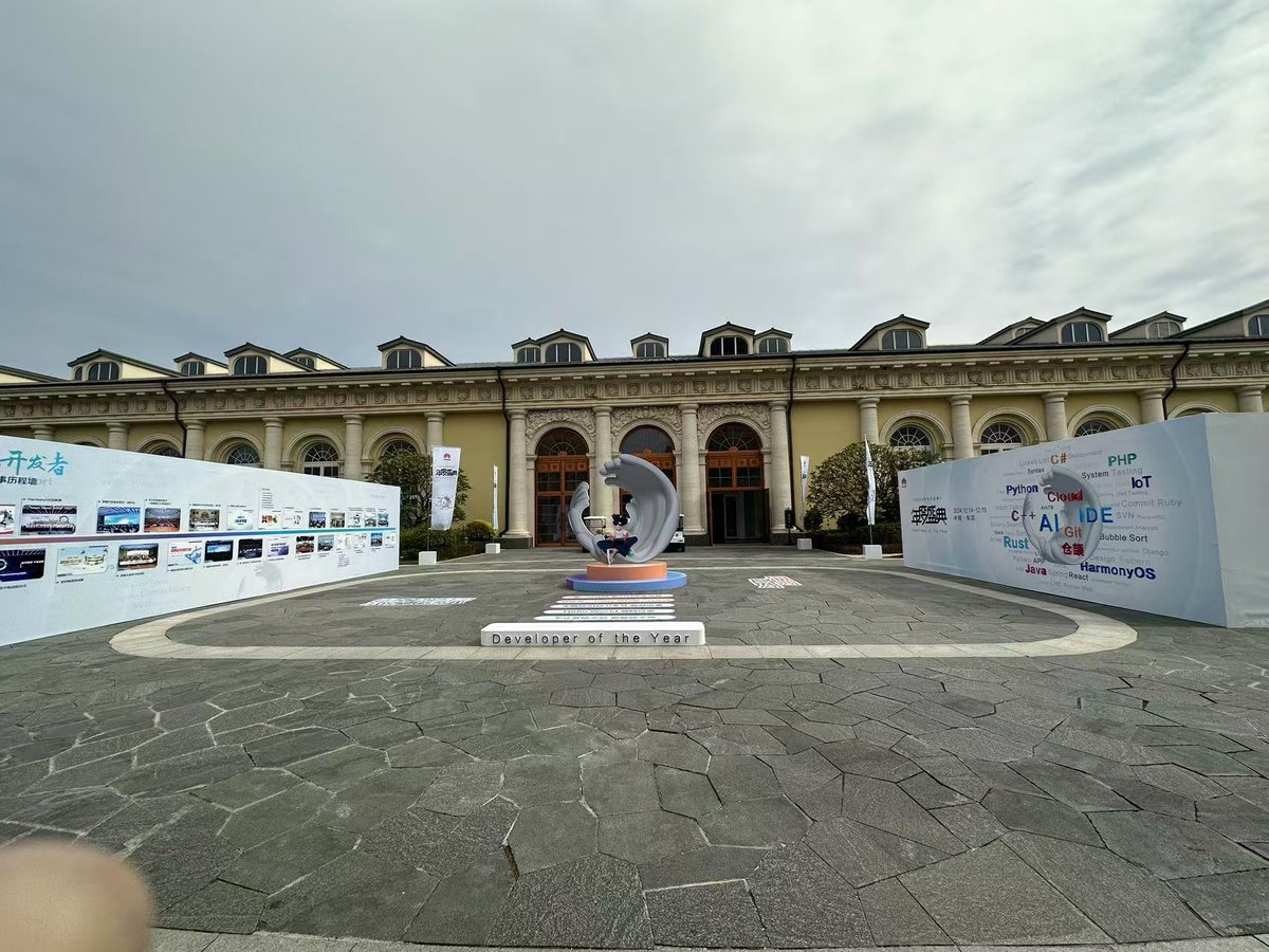 Cocos, as a supporter of HarmonyOS NEXT gaming capabilities, demonstrated the engine's adaptability, rendering effects, and platform interaction features at the Huawei Developer of the Year conference.