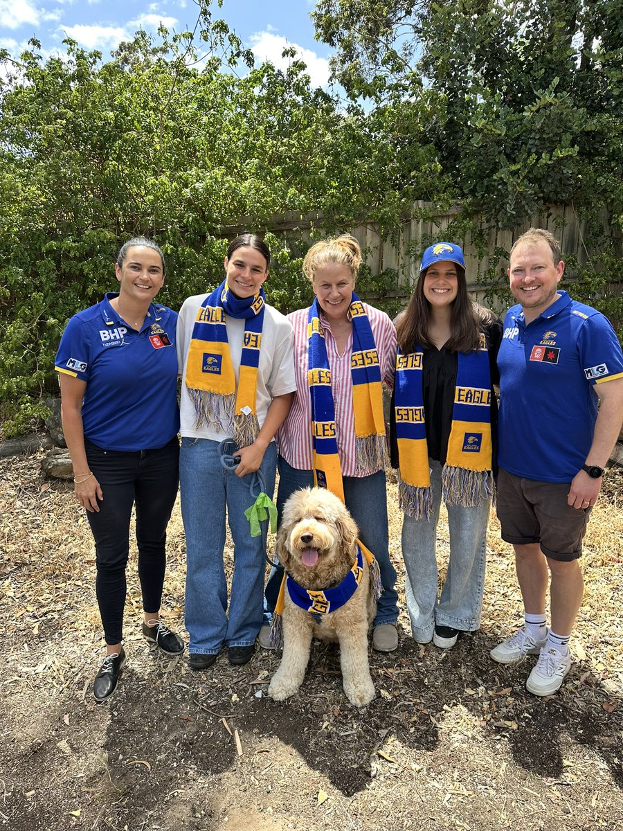 A special visit for our newest Eagles Kayla and Lucy! 💙💛