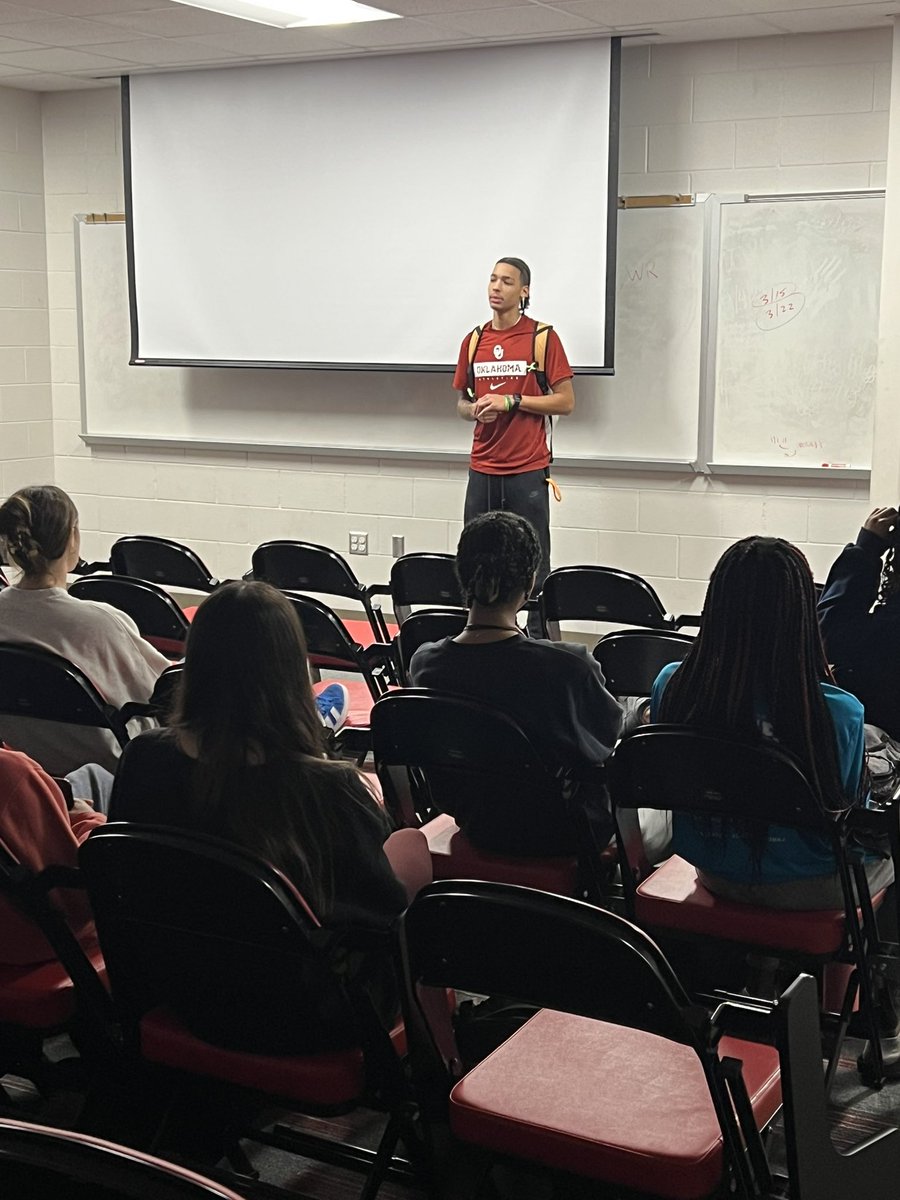 Thank you to our proud alumnus…2024 5A State Runner-Up in the High Jump and current member of <a href="/OU_Track/">Oklahoma T&F & XC</a>, <a href="/JulianMcC_/">Julian McCullough</a> for coming by and dropping some knowledge! We can’t wait for you to do great things at OU! 

#JagSpeed #DASH #GD2BAJ