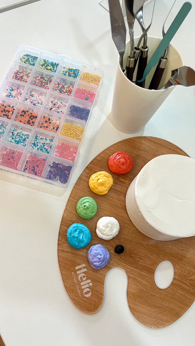 berrytae_v's tweet photo. ˚˖𓍢ִִ໋🍰🎨˚˖𓍢ִ🍜  ᡣ𐭩
📍 Helio Artisan Cakery, Gading serpong https://t.co/FglrYVijHy