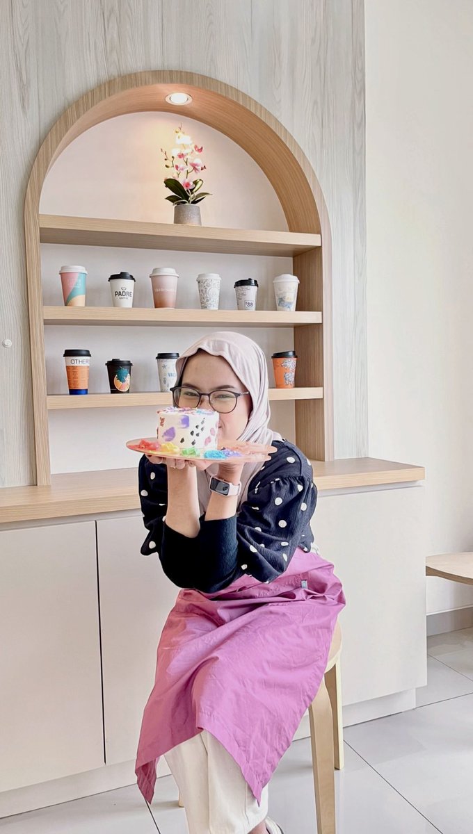berrytae_v's tweet photo. ˚˖𓍢ִִ໋🍰🎨˚˖𓍢ִ🍜  ᡣ𐭩
📍 Helio Artisan Cakery, Gading serpong https://t.co/FglrYVijHy
