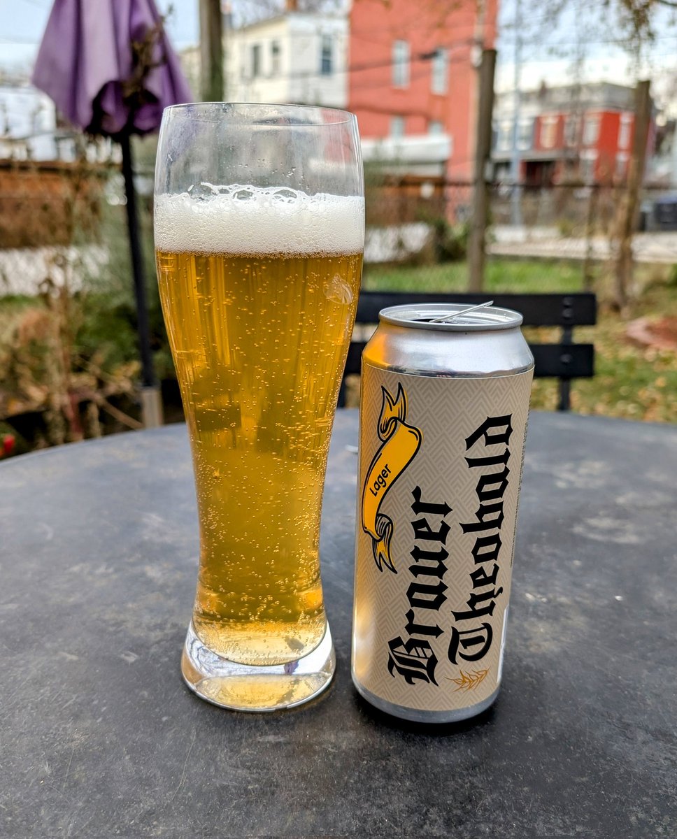 CBCO_Podcast's tweet photo. Day 16 @costco #BiergartenCollection #BeerAdventCalendar w/ @eichbaum1679 Brauer Theobold #Laget, 4.6%. R: Straw grainy, golden standard German lager, 3/5π. A drinker.
#GermanBeer #christmasbeer #craftbeer #xmasbeer #beermas https://t.co/a9J5cZup1V