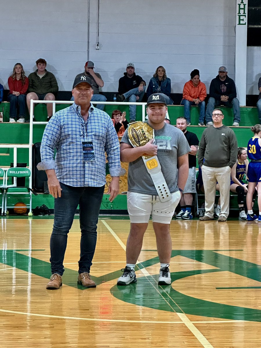PrepNation_TV's tweet photo. #OKPrepScene: Mill Creek Bullfrog Sam
Harcrow receives his 2024 Class B All
State Belt from PNTV. Sam was a Top 10
Semifinalist for Player of the Year.
Congratulations to the Harcrow Family;
HC Nolan Henry: and to Bullfrog Nation! https://t.co/kBMnyvxLXb
