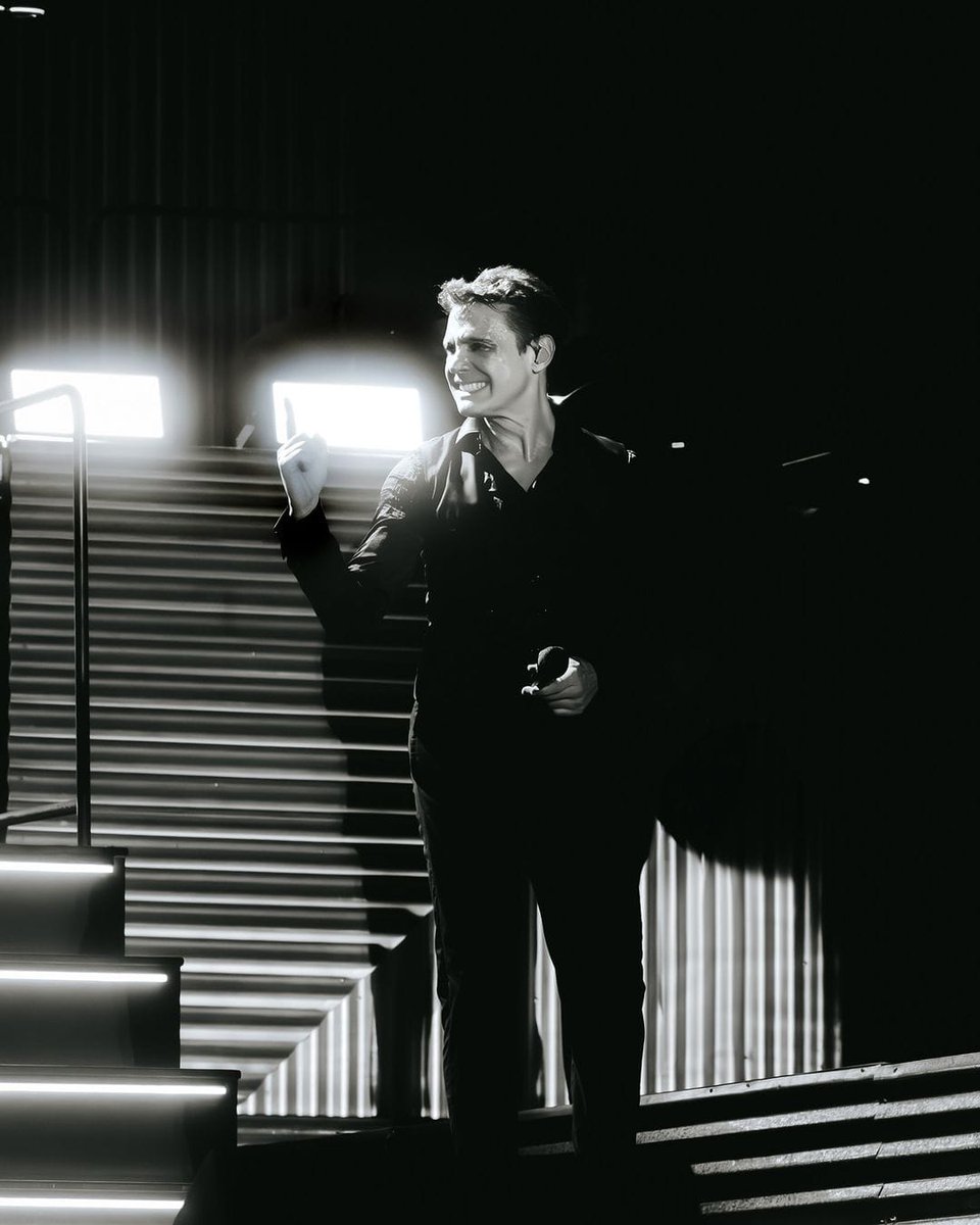 todoxluismiguel's tweet photo. ¿Y qué hiciste del amor que me juraste? ♫
@lmxlm #LuisMiguel #txlm #ClubOficialChile #Incondicionales #TodoPorLM #TXLM35 #Tour2024 #Gira https://t.co/8fvcHSfZss