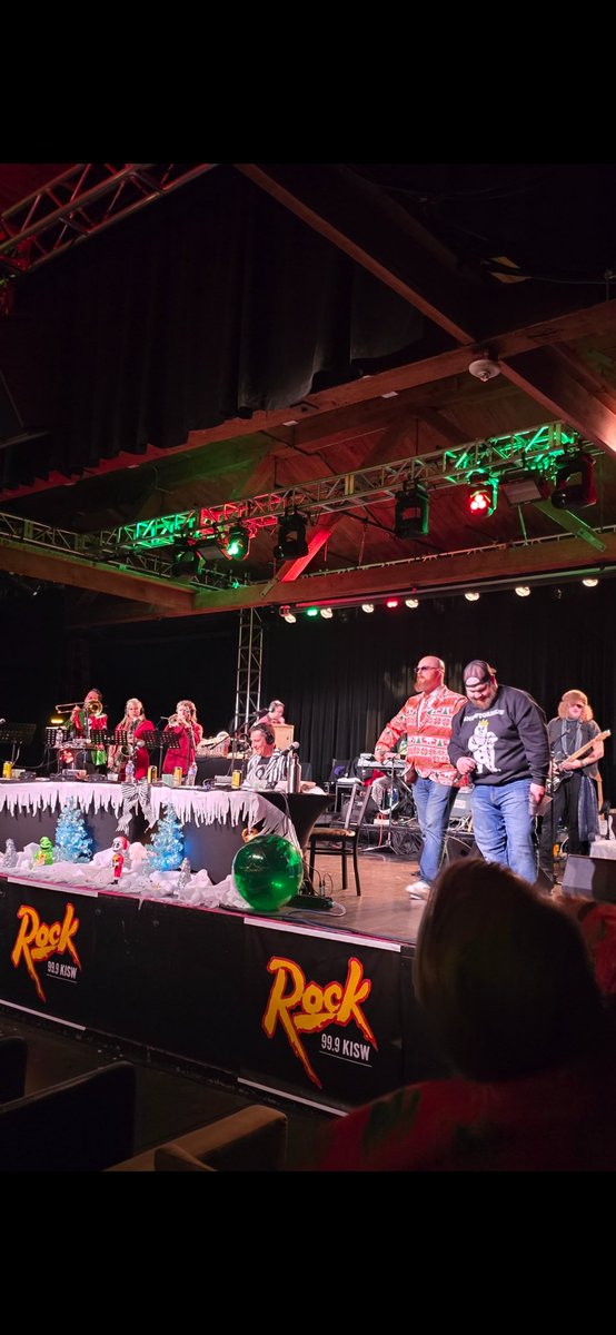 BradCashKISM's tweet photo. My highlight of the weekend was going to, and participating in the @999KISW #LiveNight at @showboxpresents. Watching @dalymigs &amp; @MensRoomLive do their shows live and getting to jam with the band was awesome!! Great job by all involved! https://t.co/WHmGNnZfND