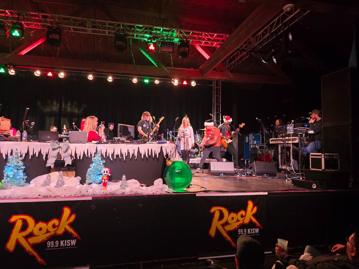 BradCashKISM's tweet photo. My highlight of the weekend was going to, and participating in the @999KISW #LiveNight at @showboxpresents. Watching @dalymigs &amp; @MensRoomLive do their shows live and getting to jam with the band was awesome!! Great job by all involved! https://t.co/WHmGNnZfND