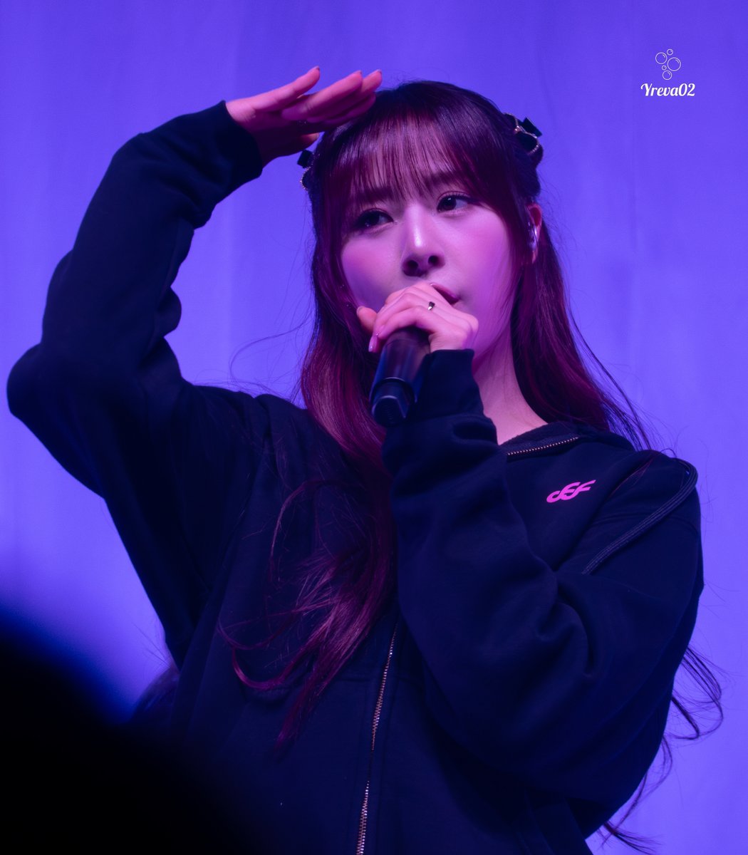 yreva02's tweet photo. Hana fifty fifty chicago 241210 

#fiftyfifty #LoveSprinkleTour_in_USA
 #피프티피프티 #하나 #hana https://t.co/KItMgJ9wGd