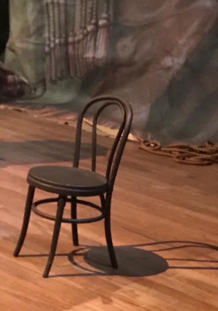 weproducciones's tweet photo. Una fotografía de una silla, una silla parte de una obra que tuvimos el placer de producir y que fue interpretada por el gran Bolani. Con esta simple fotografía homenajear los 70 años del @teatrocircular de Montevideo.
salud y felicidad.
¡Larga vida Teatro Circular! https://t.co/Vm9Iufn7XR