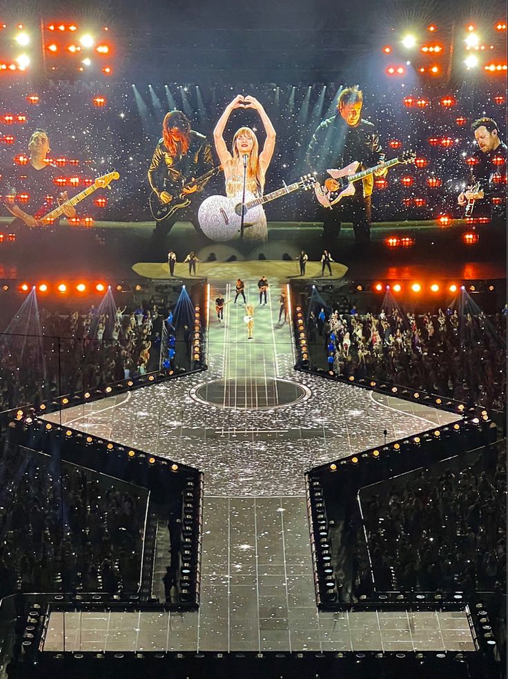 strwbeariis's tweet photo. ୨୧ : if you attended the eras tour, what night did you go to? you can add some photos !! https://t.co/oQU2jlyvAp