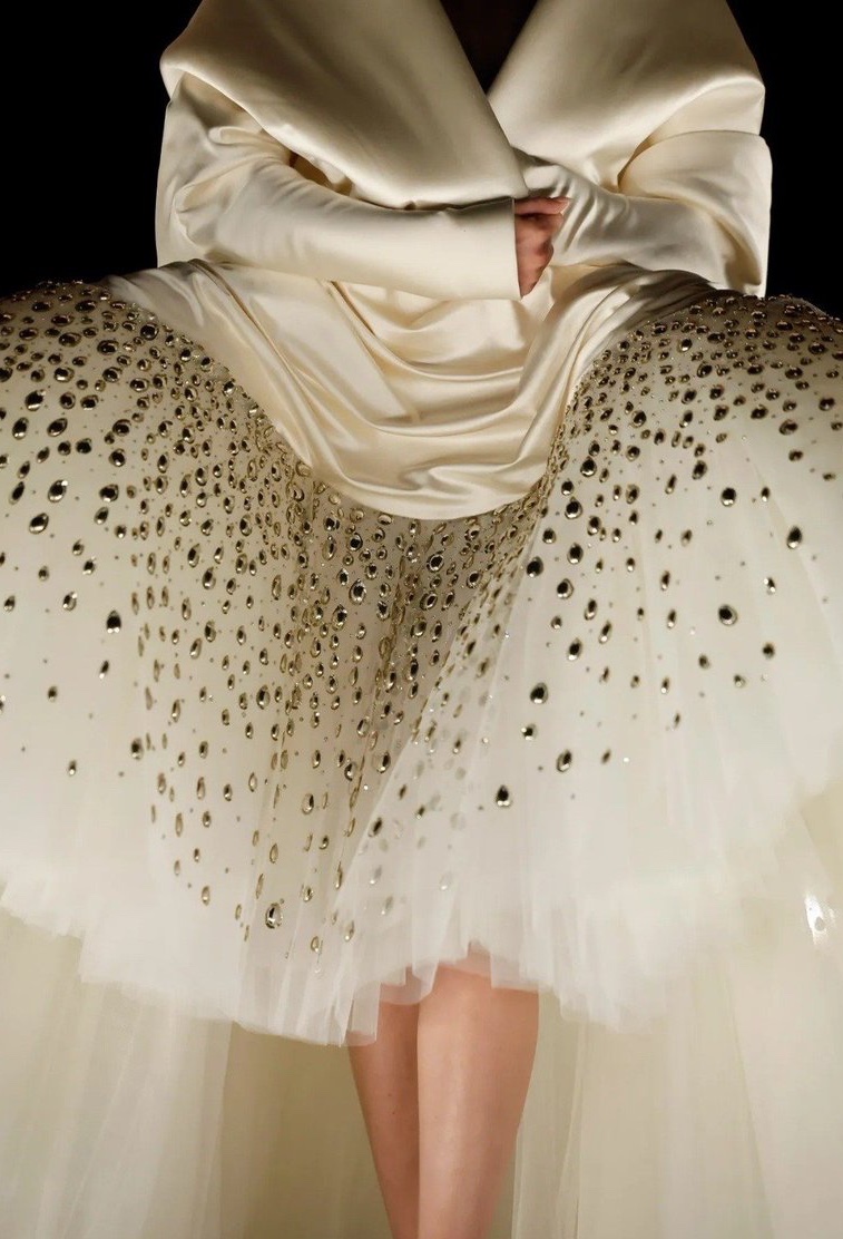 imthespecialk's tweet photo. Schiaparelli AW24 Haute Couture https://t.co/FBmTKBL68y