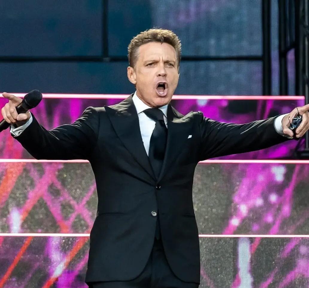 todoxluismiguel's tweet photo. Lindo Miercoles LuisMigueler@s ♥
@lmxlm #LuisMiguel #txlm #ClubOficialChile #Incondicionales #TodoPorLM #TXLM35 #Tour2024 #Gira https://t.co/uZ3ZHGshXj